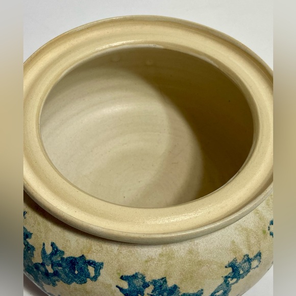 VERMONT POTTERY ELIZABETH ROMAN Studio Art Sponge Ware Pottery Dutch Oven MINT - Picture 7 of 13